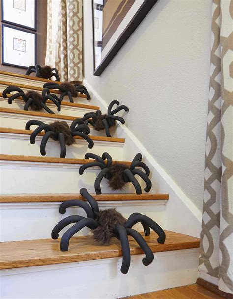 Giant DIY Spiders Are The Perfect Halloween Decorating Trend - Homemaking.com | Homemaking 101 ...