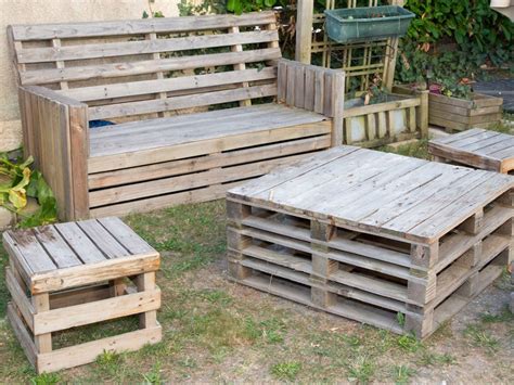 Diy Pallet Garden Corner Sofa | www.resnooze.com