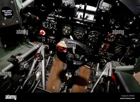 Cockpit hawker hurricane hi-res stock photography and images - Alamy