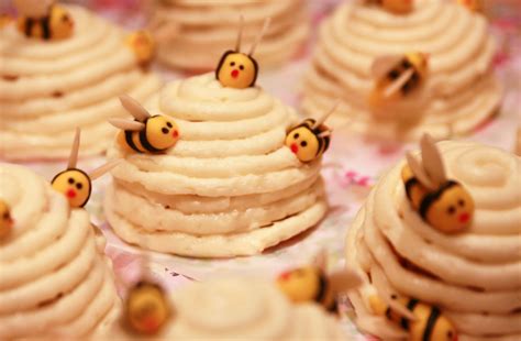 The Cake Trail: Honey and Lemon Beehive cakes