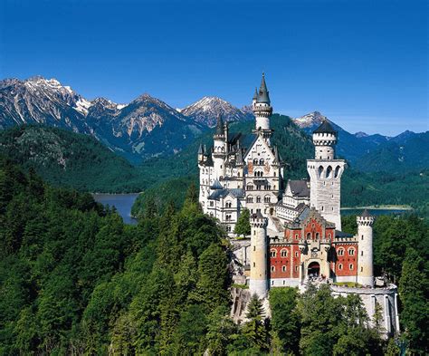 Neuschwanstein Castle – Tourist Attraction in Germany | Tourist Destinations