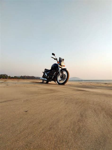 Black Cruiser Motorcycle · Free Stock Photo