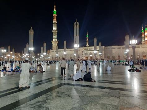 Beautiful View of Masjid Al Nabawi at Night. Editorial Stock Image - Image of muslims, design ...