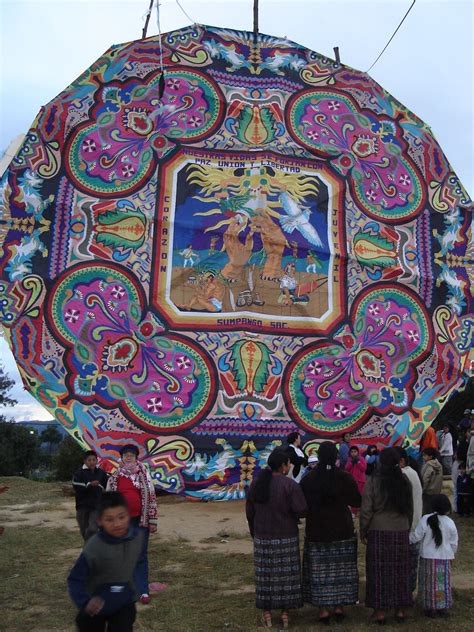 Festivals – All Saints Day (Giant Kites Festival) – STP Guatemala – Tour Operador