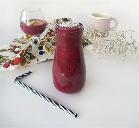 Black currant-banana smoothie | Foodieopedia