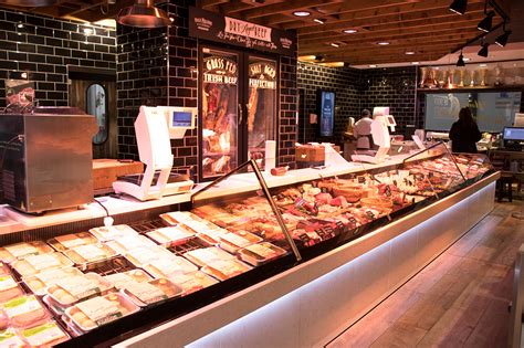 Diagonal display cases for top-quality craft Irish meat – Aisberg