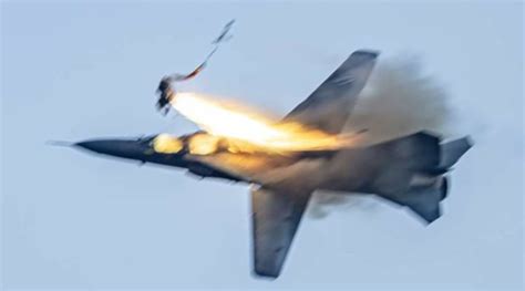 MiG-29 crashes during Bulgarian – US Air Force exercise: a dramatic photo sequence shows the ...