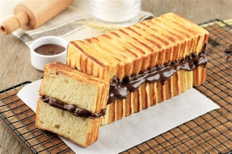 Premium Photo | Roti bakar bandung roti bakar cokelat bread toast with ...