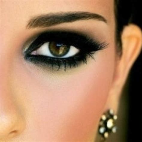 Top 10 Amazing Black Eye Makeup Tutorials - Pretty Designs