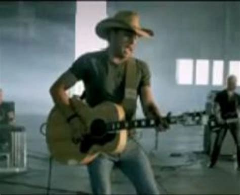 Jason Aldean ‘Tattoos on This Town’ [VIDEO]