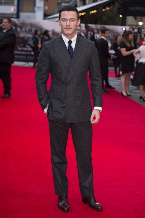 Luke Evans Wears Double-Breasted Suit to 'Dracula Untold' London Premiere – The Fashionisto