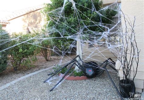 DIY Halloween Yard Decor: Giant Spider in Spiderweb