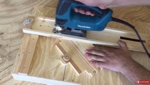 Homemade Jigsaw Cutting Guide - HomemadeTools.net