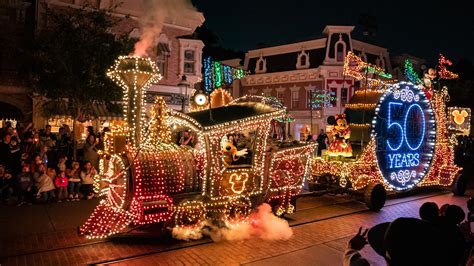 The Main Street Electrical Parade Debuted at Disneyland 50 Years Ago TODAY! - MickeyBlog.com