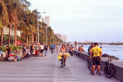 Manila-Baywalk - For the Love of Wanderlust