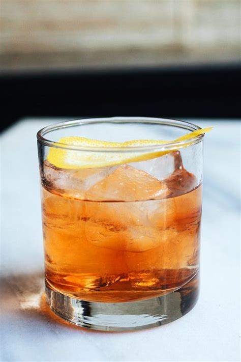 9 Best Whiskey Cocktails to Make at Home - Whiskey Cocktail Recipes for Fall 2018