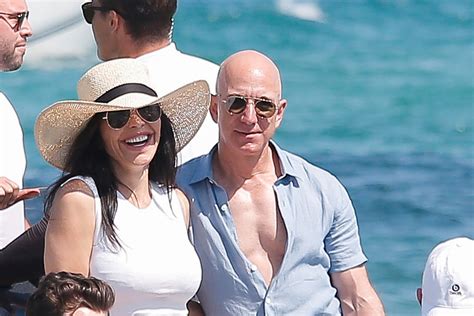 Jeff Bezos & Lauren Sanchez Go Full Speed Ahead With PDA After $140 Billion Divorce