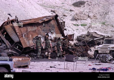 Highway of death kuwait hi-res stock photography and images - Alamy