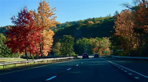 7 Stunning Ways to Experience Connecticut Fall Foliage - Getaway Mavens