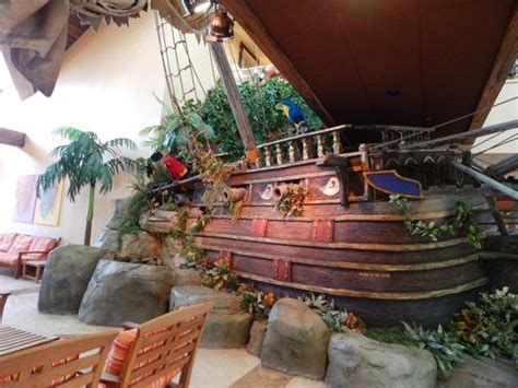 Castaway Bay Resort - Sandusky, OH - Kid friendly hotel reviews | Kid friendly hotels, Indoor ...