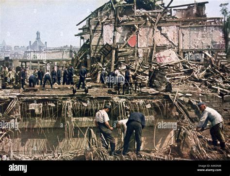 Clearing debris Dunkirk France 1940 Stock Photo: 11067199 - Alamy