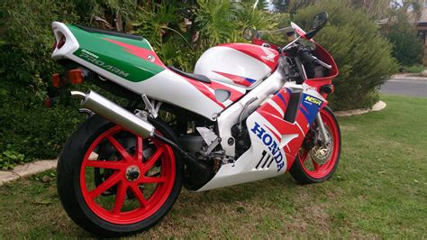 MINT CONDITION HONDA NSR 250 SE MC28.