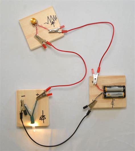 Circuit Blocks in the Classroom | Science projects for kids, Electronics projects diy, Circuit