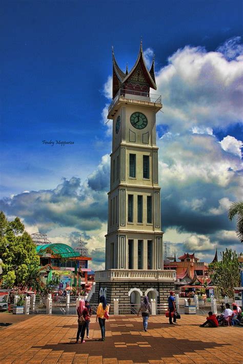 jam gadang simbol masyarakat minang Wallpaper Jam, Aesthetic Photography, Landscape Photography ...