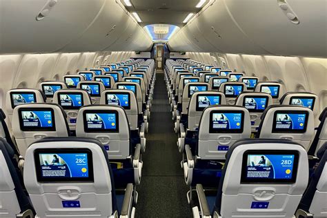 Putting United’s new interior to the test on the Boeing 737 MAX 8