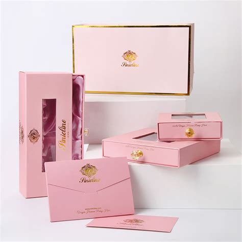 for #IWD2019 gift, best Women deserve best treat.#gift box, | Jewelry packaging design, Luxury ...