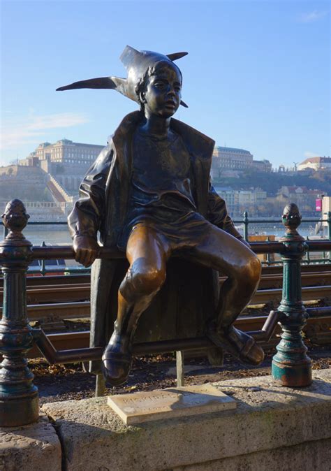 Why are there shoes by the river Danube? - Statues in Budapest