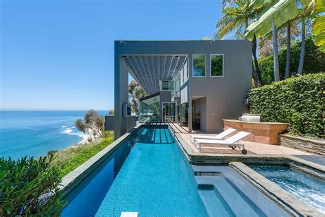 Modern Malibu Beach House: Rooms with a View