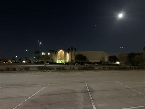 A bunch of liminal space mall photos : r/deadmalls