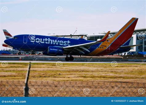 Southwest Airlines Airplane Landing on Runway Editorial Photography - Image of coming, aircraft ...