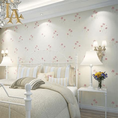 Pretty Flower Wallpaper Bedroom Ideas | EasyHomeTips.org