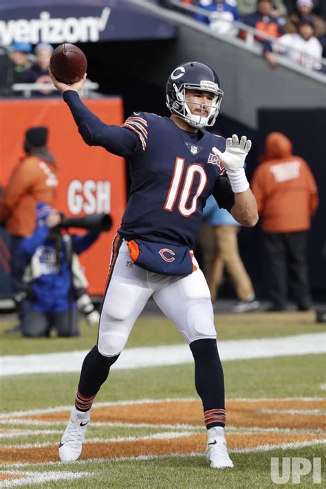 Photo: Chicago Bears quarterback Mitchell Trubisky looks to pass the ...