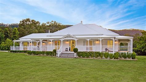 Garth Chapman Queenslanders - Queensland Homes Magazine | Queenslander house, Hamptons house ...