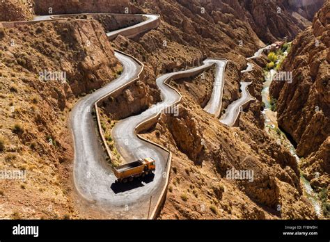 Zig zag road hi-res stock photography and images - Alamy