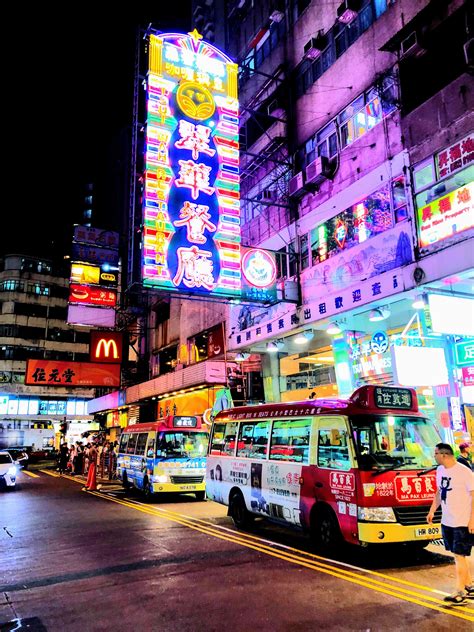 Hong Kong at the end of the Temple Street Night Market : r/neoncities