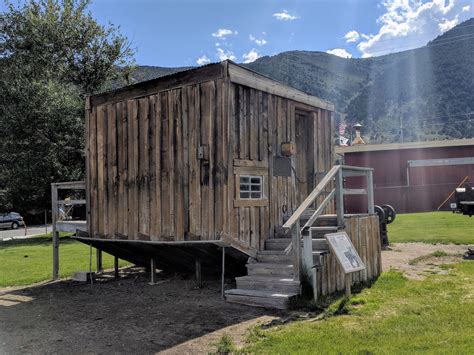 The Upside Down House (Lee Vining, California) - Buyoya