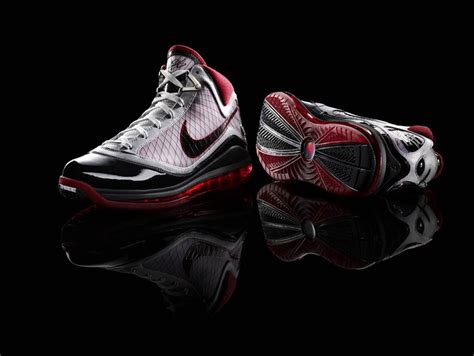 NIKE LEBRON – LeBron James Shoes » AML7 – Nike Air Max LeBron VII – Detailed Photos