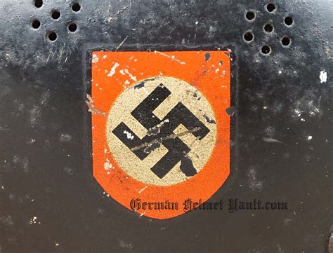 Decals on civic helmets – German Helmet Vault