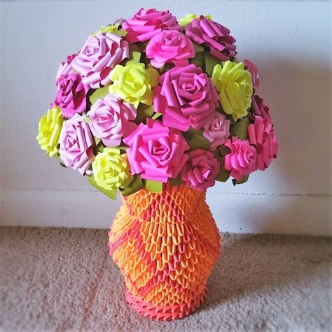 3d Origami Flower Vase / Paper Roses / by BeigePaperCrafts on Etsy