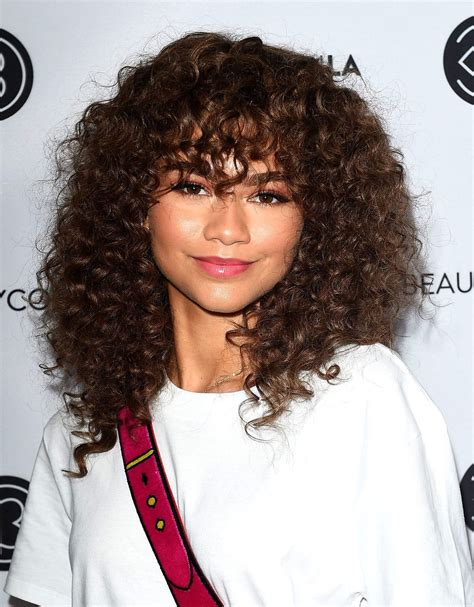 15+ How To Have Bangs On Curly Hair Images - does she have brown hair