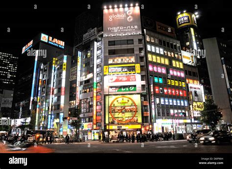 street scene by night Shinjuku Tokyo Japan Stock Photo - Alamy