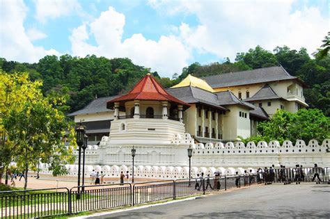 Temple of the Tooth | Kandy | Sri Lanka | Travel Destinations | Ancient Cities