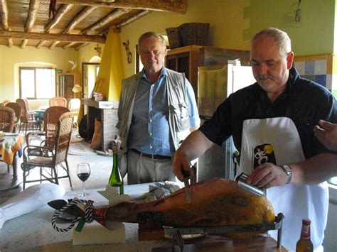 Iberian ham tour in the Sierra de Aracena with gourmet lunch included