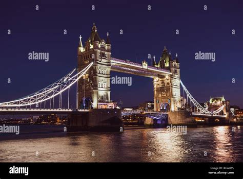 London, UK: Night view of the Tower Bridge over river Thames Stock ...