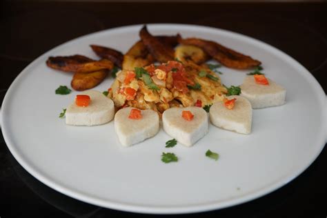 Fried Egg, Yam and Fried Plantain | Nigerian breakfast recipe ...