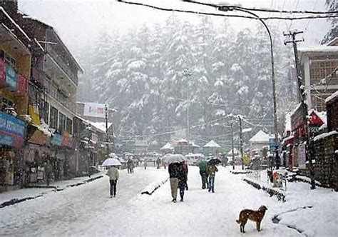 Manali receives season's first snowfall: December 2015